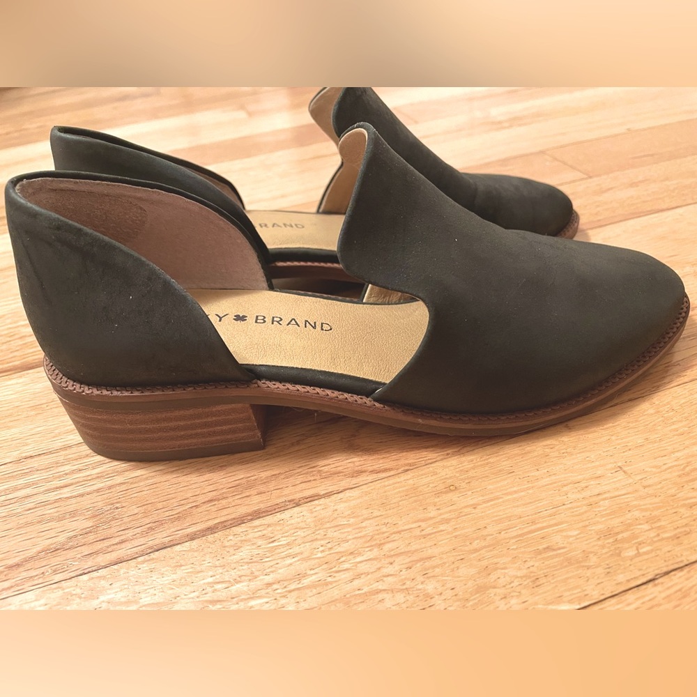 Size 5.5 Lucky Brand women’s leather slip on loafers.